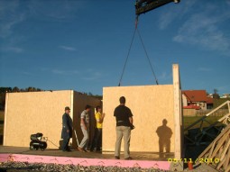 fázy výstavby montovaného domu v Rakúsku